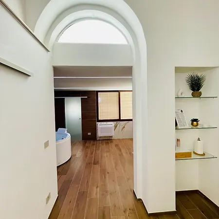 Suite169 Gold Бари